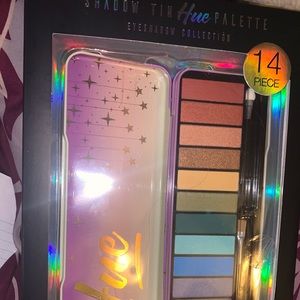 2 palettes . Brand new and never been open !